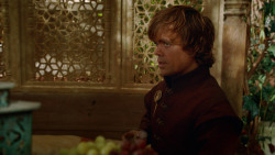 extant_GameOfThrones_2x05-TheGhostOfHarrenhal_0764