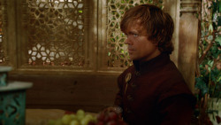 extant_GameOfThrones_2x05-TheGhostOfHarrenhal_0767