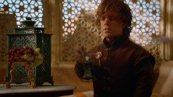 extant_GameOfThrones_2x05-TheGhostOfHarrenhal_0785