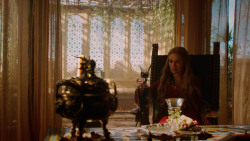 extant_GameOfThrones_2x05-TheGhostOfHarrenhal_0791