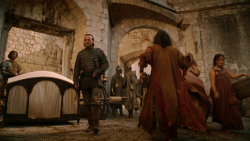 extant_GameOfThrones_2x05-TheGhostOfHarrenhal_0871