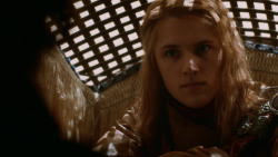 extant_GameOfThrones_2x05-TheGhostOfHarrenhal_0876