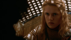 extant_GameOfThrones_2x05-TheGhostOfHarrenhal_0905