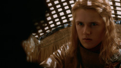 extant_GameOfThrones_2x05-TheGhostOfHarrenhal_0906