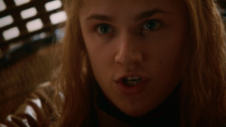 extant_GameOfThrones_2x05-TheGhostOfHarrenhal_0944