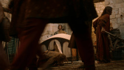 extant_GameOfThrones_2x05-TheGhostOfHarrenhal_1017