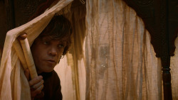 extant_GameOfThrones_2x05-TheGhostOfHarrenhal_1022