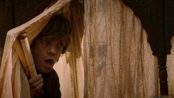 extant_GameOfThrones_2x05-TheGhostOfHarrenhal_1023
