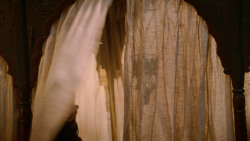 extant_GameOfThrones_2x05-TheGhostOfHarrenhal_1033