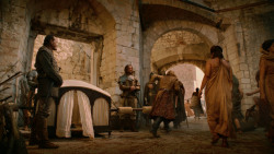 extant_GameOfThrones_2x05-TheGhostOfHarrenhal_1034