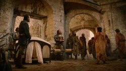 extant_GameOfThrones_2x05-TheGhostOfHarrenhal_1036