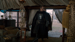 extant_GameOfThrones_2x05-TheGhostOfHarrenhal_1092