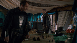 extant_GameOfThrones_2x05-TheGhostOfHarrenhal_1272
