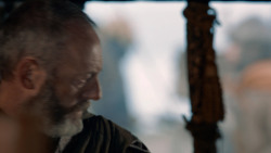 extant_GameOfThrones_2x05-TheGhostOfHarrenhal_1328