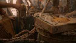 extant_GameOfThrones_2x05-TheGhostOfHarrenhal_1349