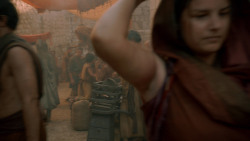 extant_GameOfThrones_2x05-TheGhostOfHarrenhal_1356