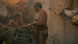 extant_GameOfThrones_2x05-TheGhostOfHarrenhal_1361