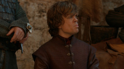 extant_GameOfThrones_2x05-TheGhostOfHarrenhal_1495