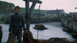extant_GameOfThrones_2x05-TheGhostOfHarrenhal_1529