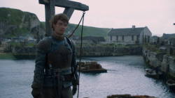 extant_GameOfThrones_2x05-TheGhostOfHarrenhal_1532