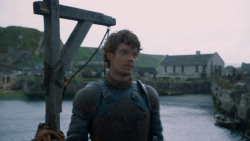 extant_GameOfThrones_2x05-TheGhostOfHarrenhal_1535