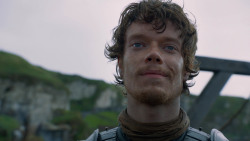 extant_GameOfThrones_2x05-TheGhostOfHarrenhal_1545