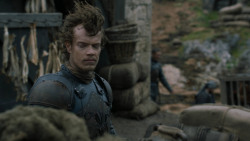 extant_GameOfThrones_2x05-TheGhostOfHarrenhal_1749