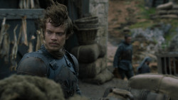 extant_GameOfThrones_2x05-TheGhostOfHarrenhal_1750