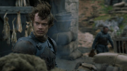 extant_GameOfThrones_2x05-TheGhostOfHarrenhal_1751