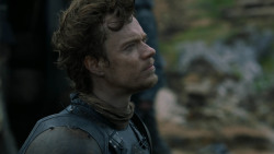 extant_GameOfThrones_2x05-TheGhostOfHarrenhal_1756