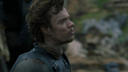 extant_GameOfThrones_2x05-TheGhostOfHarrenhal_1757