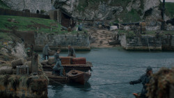 extant_GameOfThrones_2x05-TheGhostOfHarrenhal_1874