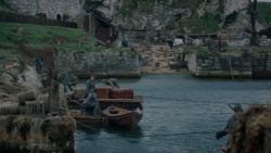 extant_GameOfThrones_2x05-TheGhostOfHarrenhal_1877