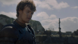 extant_GameOfThrones_2x05-TheGhostOfHarrenhal_1897