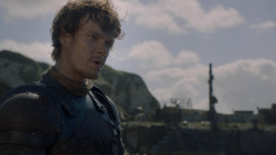 extant_GameOfThrones_2x05-TheGhostOfHarrenhal_1898
