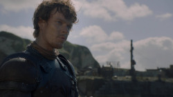 extant_GameOfThrones_2x05-TheGhostOfHarrenhal_1899