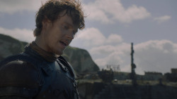 extant_GameOfThrones_2x05-TheGhostOfHarrenhal_1903