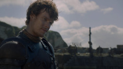 extant_GameOfThrones_2x05-TheGhostOfHarrenhal_1911