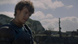 extant_GameOfThrones_2x05-TheGhostOfHarrenhal_1916