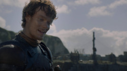 extant_GameOfThrones_2x05-TheGhostOfHarrenhal_1925