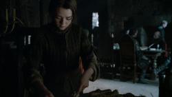 extant_GameOfThrones_2x05-TheGhostOfHarrenhal_1939