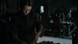 extant_GameOfThrones_2x05-TheGhostOfHarrenhal_1940