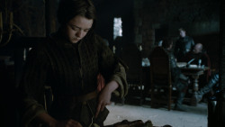 extant_GameOfThrones_2x05-TheGhostOfHarrenhal_1941