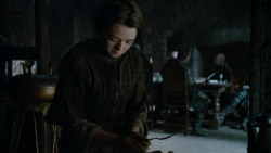 extant_GameOfThrones_2x05-TheGhostOfHarrenhal_1945