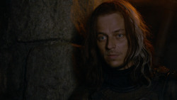 extant_GameOfThrones_2x05-TheGhostOfHarrenhal_2430
