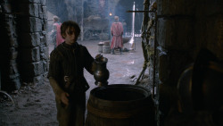 extant_GameOfThrones_2x05-TheGhostOfHarrenhal_2439