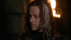 extant_GameOfThrones_2x05-TheGhostOfHarrenhal_2460