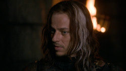 extant_GameOfThrones_2x05-TheGhostOfHarrenhal_2463