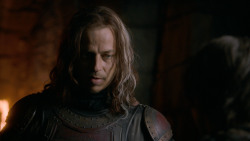 extant_GameOfThrones_2x05-TheGhostOfHarrenhal_2500