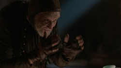 extant_GameOfThrones_2x05-TheGhostOfHarrenhal_2948